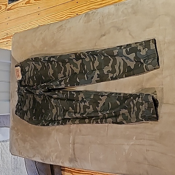Boys Levi's camouflage jogger pants jeans size 10 reg - Picture 4 of 6
